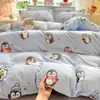 Colección nueva 2026: Juego de ropa de cama de cuatro piezas de terciopelo de leche, grueso y forrado de felpa, con estampado fresco y delicado, amigable con la piel y suave, adecuado para habitaciones de dormitorios