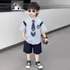 Conjunto de Verão para Meninos 2026 Novo Modelo, Estilo Academia, Estiloso para 5-6 Anos, Estilo Britânico, Camisa de Manga Curta para 3-8 Anos