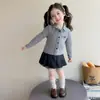 Traje Estilo Academia para Niñas Primavera Otoño 2026 Camisa PLOL a Cuadros con Cuello para Niños Falda Plisada Conjunto de Dos Piezas Estilo Little Chanel Moderno