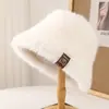 Chapéu de Pescador Plush Simples de Cor Sólida Versátil Estilo Coreano para Mulheres, Chapéu de Balde Quente Fofo de Inverno Que Faz o Rosto Parecer Menor