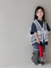 Conjunto de Tres Piezas para Niña de Verano Nuevo Estilo Coreano Camiseta de Manga Corta con Letras Elegante Cubrebikini de Encaje Elegantes Jeans con Parches