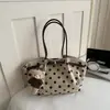 Nova Bolsa de Mão de Grande Capacidade Moda Bolsa de Ombro Único Transversal Versátil para o Dia a Dia Bolsa Feminina Bolsa Tote Tendência de Bolinhas