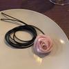 Gargantilla con flor de rosa explosiva, collar con temperamento, collar de cinta, accesorios de cuello de alta gama para mujer, clavícula con flores