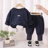 Moda Infantil para Meninos e Meninas de Um Ano Início do Inverno Roupas Infantis 2025 Novo Conjunto de Duas Peças de Algodão Leve de Cor Lisa e Xadrez de Inverno para Crianças