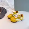 Zapatillas de entrenamiento alemanas para niñas de color block retro, nuevo modelo 2026, suela blanda, ligeras, zapatillas versátiles, zapatillas estilo coreano Forrest Gump para niños