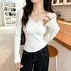 Nueva camisa básica de punto con encaje y cuello en V para mujer, estilo commuter de principios de otoño 2026, corte ajustado, top elegante y rejuvenecedor