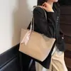 Bolsa de Grande Capacidade para Mulheres, Novo Estilo Outono e Inverno 2025, Bolsa de Ombro Simples e Versátil, Bolsa Tote Casual Retro para Trabalho e Deslocamento