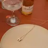 Colar com Pingente de Letra para Mulheres, Estilo Francês, Luxo Leve, Design Exclusivo de Alta Qualidade, Corrente para Clavícula de Verão Não Desbota