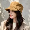 Nueva colección de otoño e invierno: sombrero de moda retro de gamuza de ala plana estilo ecuestre, gorra casual tipo pico de pato que hace que tu cara se vea más pequeña, sombrero de pintor elegante