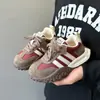 Zapatos Deportivos Infantiles 2025 Primavera y Otoño Nuevo Estilo Zapatos Casuales de Correr de Cuero Suave para Niños Zapatos Cómodos para Bebés Niñas