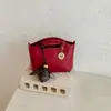 Bolsa de Mão de Couro Macio de Nicho Transfronteiriça Novo Estilo 2026 Moda Retrô Elegante de Ombro Único, de Mão, Transversal para o Dia a Dia