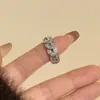 Anillo Abierto de Flor de Cruz de Esmalte Hecho a Mano de Lujo con Diseño de Moneda Antigua Metálica Incrustada con Circonita