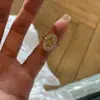 Impresionante anillo de diamantes vintage, diseño de nicho retro exquisito de lujo ligero con un toque de alta gama y artesanía intrincada