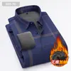 Nova camisa masculina de outono e inverno de alta qualidade, sem costura, para negócios, não amassa, elástica, quente, com listras grossas de fleece integradas