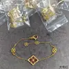 Versão High-End V-Gold Trevo de Quatro Folhas Escovado Estilo Ópera Casa da Corte Esmalte Branco Pérola Natural Banhado a Ouro 18K Colar Buccellati