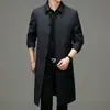Trench coat longo autêntico de marca novo para primavera e outono masculino com gola de lapela, estilo executivo de negócios, com fendas laterais, jaqueta masculina para pai