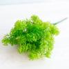Una variedad de plantas de simulación, eucalipto de 7 tenedores, flores artificiales de plástico, plantas verdes en maceta, material de planta de simulación