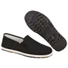 Zapatos de Tela al por Mayor con Suela de Goma Vulcanizada, Zapatos de Trabajo Tradicionales Beijing Hechos a Mano con Suela de Mil Capas, Zapatos Resistentes al Desgaste y Transpirables con Suela de Llanta