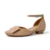 Sapatos Femininos Aumento de Altura 6cm Tira no Tornozelo Bico Quadrado Salto Bloco 2026 Novo Estilo Francês Color-Blocking Couro Envernizado Sandálias Vazadas