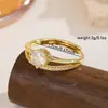 Anillo Abierto de Lujo Ligero con Circonia Pavimentada Entrelazada Anillo de Circonia Ajustable de Seis Garras Versátil para el Viaje Diario Anillo de Diamante Imitación para Mujeres