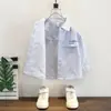 Camisa para Niños Primavera y Otoño 2025 Nuevo Estilo Camisa Chaqueta de Manga Larga Rayada para Niños Top Delgado de Moda para Niños
