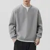 Sudadera retro de alta gama con cuello en V y textura estilo japonés para hombre, nueva camiseta de manga larga informal de dos piezas falsas para primavera y otoño, para commuting