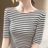 Camiseta Listrada de Manga Média para Mulheres 2024 Nova Elegante Europeia Feminina de Um Ombro Manga Meia Manga Top com Cintura Elástica