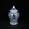 Venta al por mayor de fábrica artesanías de cerámica antigua azul y blanco doble felicidad pequeño tarro general porcelana adornos antiguos para sala de estar