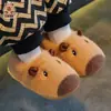 Pantuflas de algodón para niños con diseño de capibara para invierno, cálidas y afelpadas, antideslizantes, adecuadas para niños y niñas, a juego para padres e hijos, para niños mayores, con talón cubierto