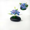 Nuevo Flor de Jazmín Calyx de 3 Púas Piedra Negra Estilo Bonsái Película 3D Flor Artificial Planta en Maceta de Escritorio para el Hogar Adorno Pequeño