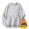 La nueva sudadera para hombre de Amazon es una prenda casual de color liso con cuello redondo, forro polar para deportes al aire libre y mangas largas para los mercados transfronterizos europeos y americanos.