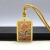 Colgante Thangka Cuadrado Pequeño de Xizang Mitad Pintado a Mano Amarillo Dorado Dios de la Riqueza Zakilam Vida Pasada y Presente Collar Thangka de Mano