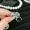 Design de Nicho Sensação de Luxo Leve Doce Frio Geométrico Diamante Roxo Anel Aberto Feminino Estilo Frio Moderno Distintivo Exquisito Anel de Dedo