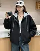 Estilo Novo Primavera 2026 Jaqueta Casual Falsa de Duas Peças Versátil Emagrecedora Versão Coreana Curta Moda Patchwork Top Tendência Roupas Femininas