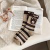 Calcetines largos de algodón grueso para mujer, para otoño e invierno, populares en Internet, con letras y colores de alta calidad.
