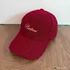 Gorra de Béisbol para Mujer Otoño Invierno Cálida de Lana de Cordero con Pico Estilo Retro Americano Bordado de Letras Gorra de Moda Callejera