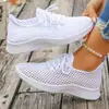 Tênis de corrida de malha transfronteiriço europeu e americano para mulheres, sapatos de primavera, novos estilos casuais versáteis de sola plana macia, atacado, tamanhos grandes