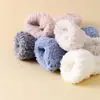 Meias pantufa femininas de fornecimento transfronteiriço, meias de pelúcia que não soltam fiapos, meias grossas fofas, meias de dormir em fleece de coral para uso doméstico