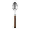 ¡Guau, esta cuchara de acero inoxidable 304 con mango de madera de nogal es perfecta para servir sopa y sacar arroz!. El mango de madera maciza proporciona un agarre cómodo y una excelente aislamiento térmico