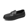 Estilo Novo de Verão Sapatos Mocassins Masculinos Casuais de Couro Trançado Respiráveis Absorventes de Suor Solado Macio Cabedal Macio Slip-on Sapatos Preguiçosos