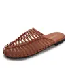 Sandalias tejidas vintage hechas a mano con punta abierta y diseño calado, Mocasines planos para uso exterior de verano, Zapatos de media pantufla perezosa para mujer J2333-1