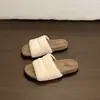 Pantuflas peludas de suela gruesa para mujer, adecuadas para otoño y verano, zapatos de exterior estilo Birkenstock, nuevo modelo 2026, sandalias extremadamente elegantes, pantuflas de algodón felpudo para la playa