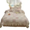 Juego de Cuatro Piezas de Terciopelo de Leche Tallado Extra Grueso Clase A Sábana de Coral Fleece de Invierno Funda de Edredón de Gama Alta Ropa de Cama de Franela