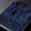 Camisa a cuadros para hombre de otoño e invierno, camisa holgada informal de manga larga para hombre, nueva ropa de papá de mediana edad con forro polar 2023