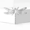 Broche de libélula calado de aleación esmaltada europeo y americano de gran venta transfronteriza, pin de joyería elegante para solapa de traje de dama