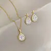 Brincos Novos Estilo Gota d'Água, Brincos de Luxo Leve de Alta Qualidade, Brincos Elegantes com Temperamento Retro da Moda, Conjunto de Duas Peças de Brincos e Colar