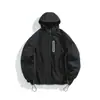 Chaqueta con capucha de corte holgado y diseño moderno para exteriores para hombre, adecuada para primavera y otoño, cortavientos, versátil, estilo casual de alta calle americana, manga larga, ropa para parejas