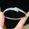 Moda Transfronteriza Europea y Americana Forma de Serpiente de Circonita Pulsera Geométrica Lujo Ligero Sensación de Alta Gama Pulsera Diseño de Nicho Joyería de Mano de Moda para Mujeres