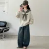 Conjunto de Sudadera Coreana para Niñas de Primavera y Otoño con Corbata Rayada, Top Estampado con Letras y Jeans de Pierna Ancha Conjunto de Dos Piezas para Niños Mayores