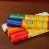 Hada sagrada de cinco colores con patrones en relieve y ocho símbolos auspiciosos, vestimenta estilo Tíbet, descuentos por volumen disponibles, amarillo, blanco, rojo, verde, azul